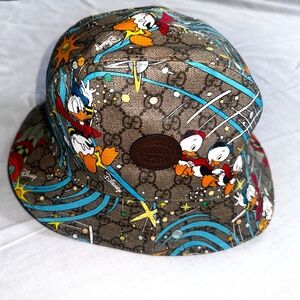 Gucci x Disney Brown GG Supreme Fedora Hat with Donald Duck Print M 648844 8465